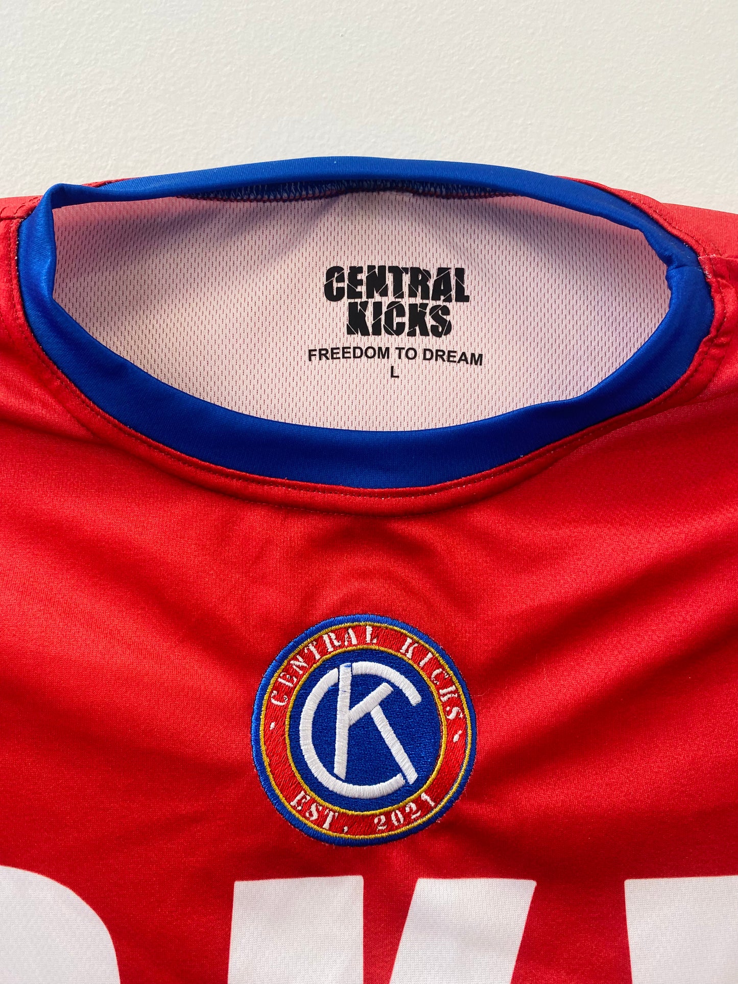 Central kicks Jersey II